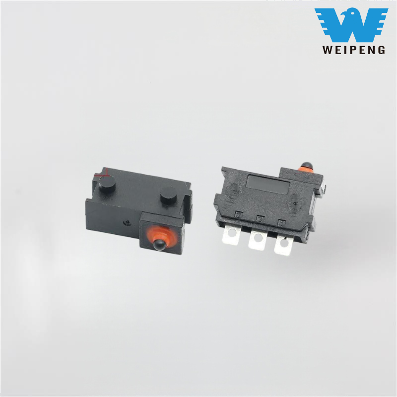 Zámok dverí auta a mikrospínač kapoty